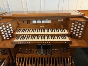 Allen ADC 3160 - 2 manual, mechanical drawknobs, external audio, one year warranty