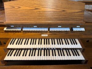 Allen ADC 420 - 2 manual, internal audio, one year warranty